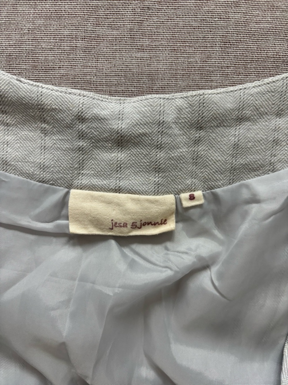 Jesa & Jonnie Y2K tailored linen cropped vest. - Picture 10 of 10